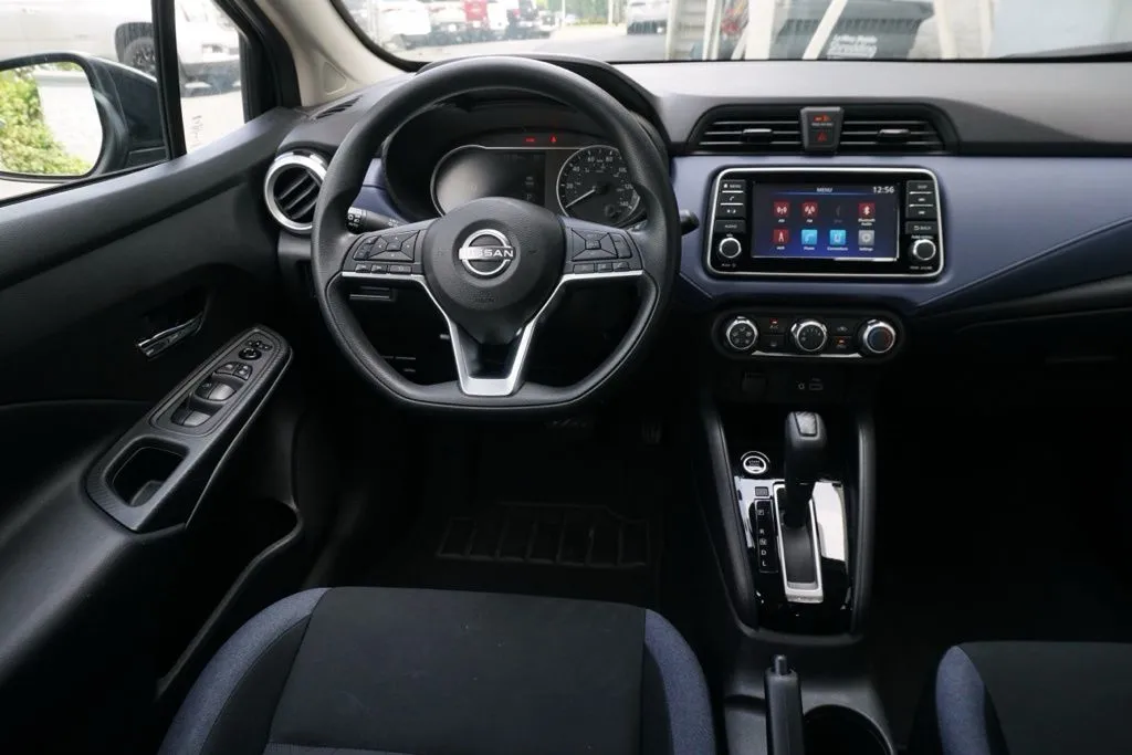 Nissan Versa photo 13