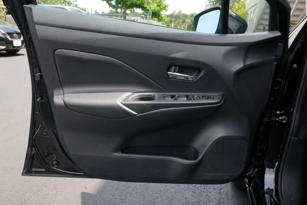 Nissan Versa photo 11