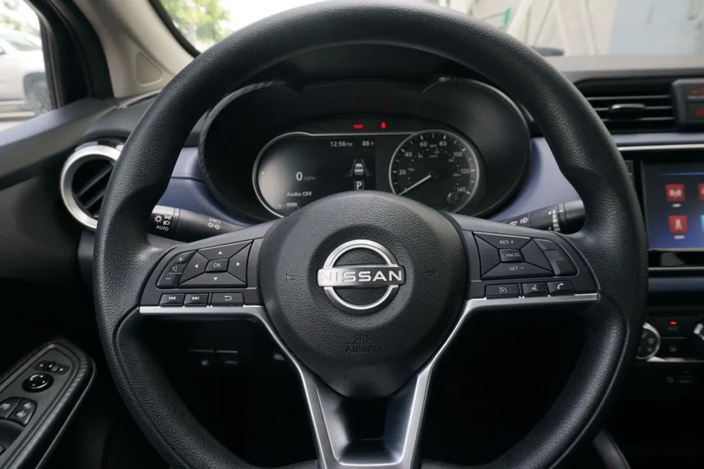 Nissan Versa photo 18