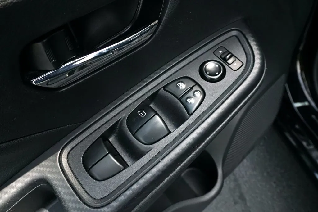 Nissan Versa photo 12