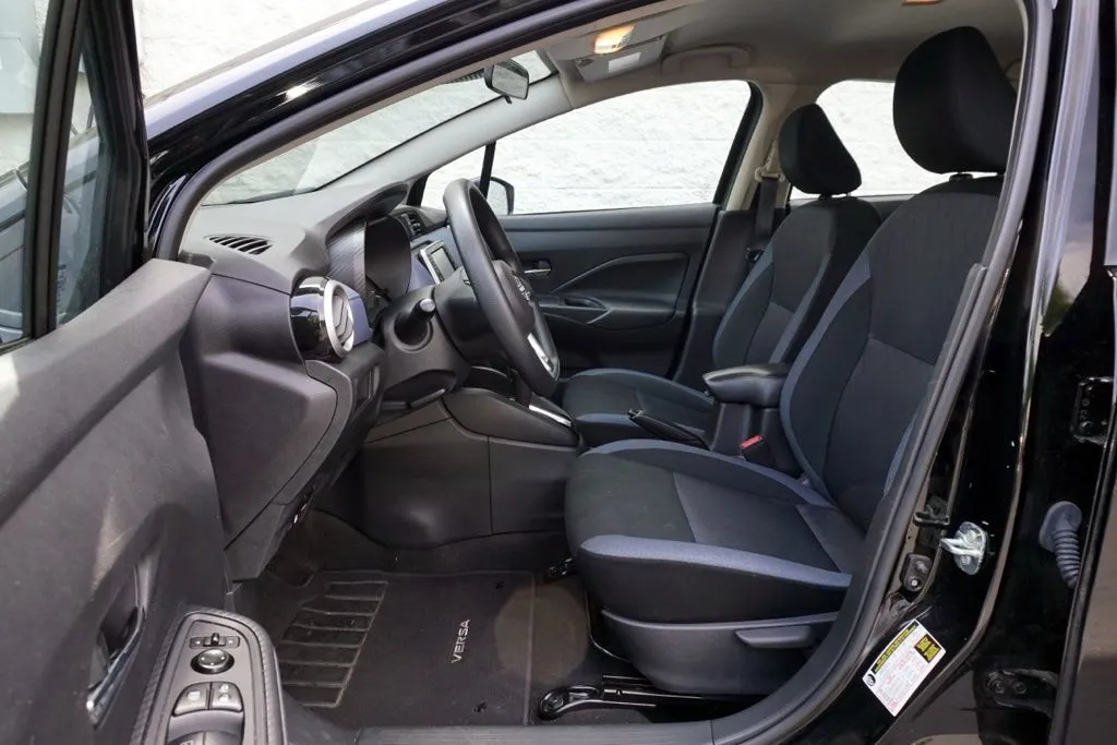Nissan Versa photo 15