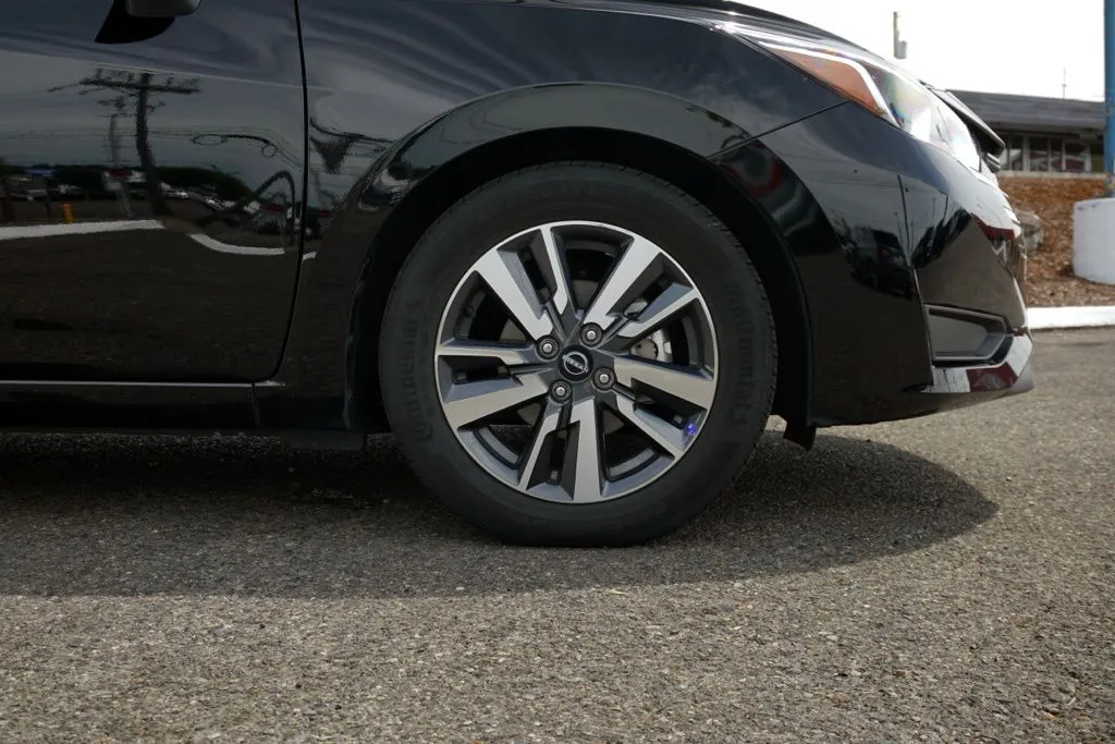 Nissan Versa photo 9