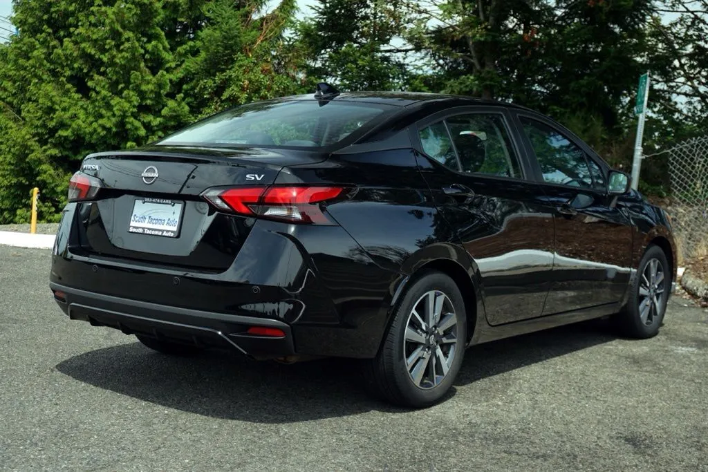 Nissan Versa photo 6