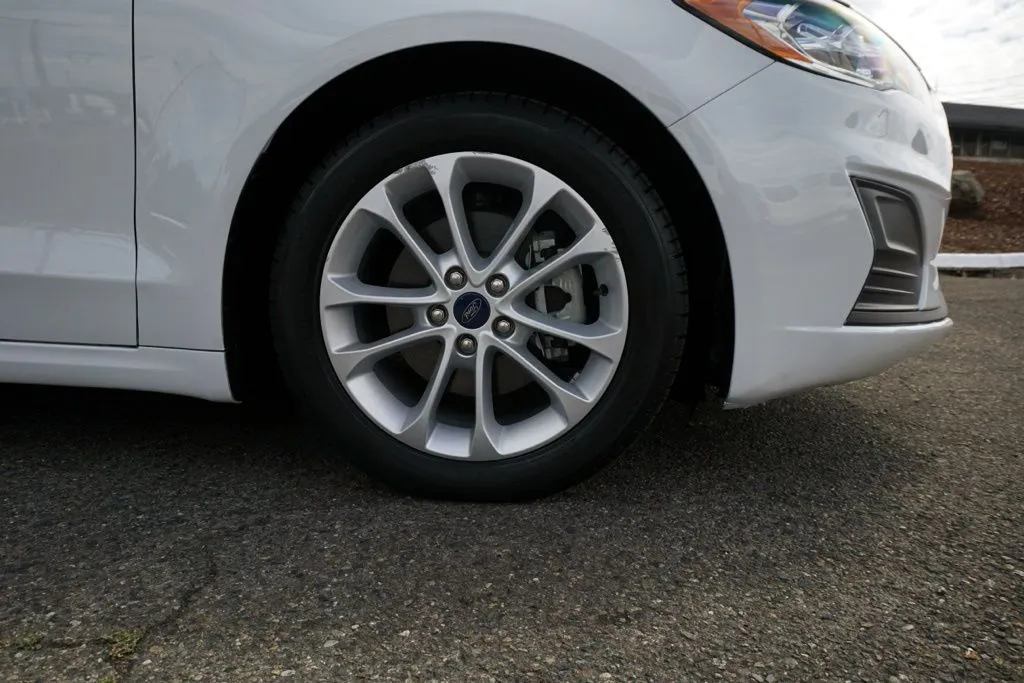 Ford Fusion photo 9