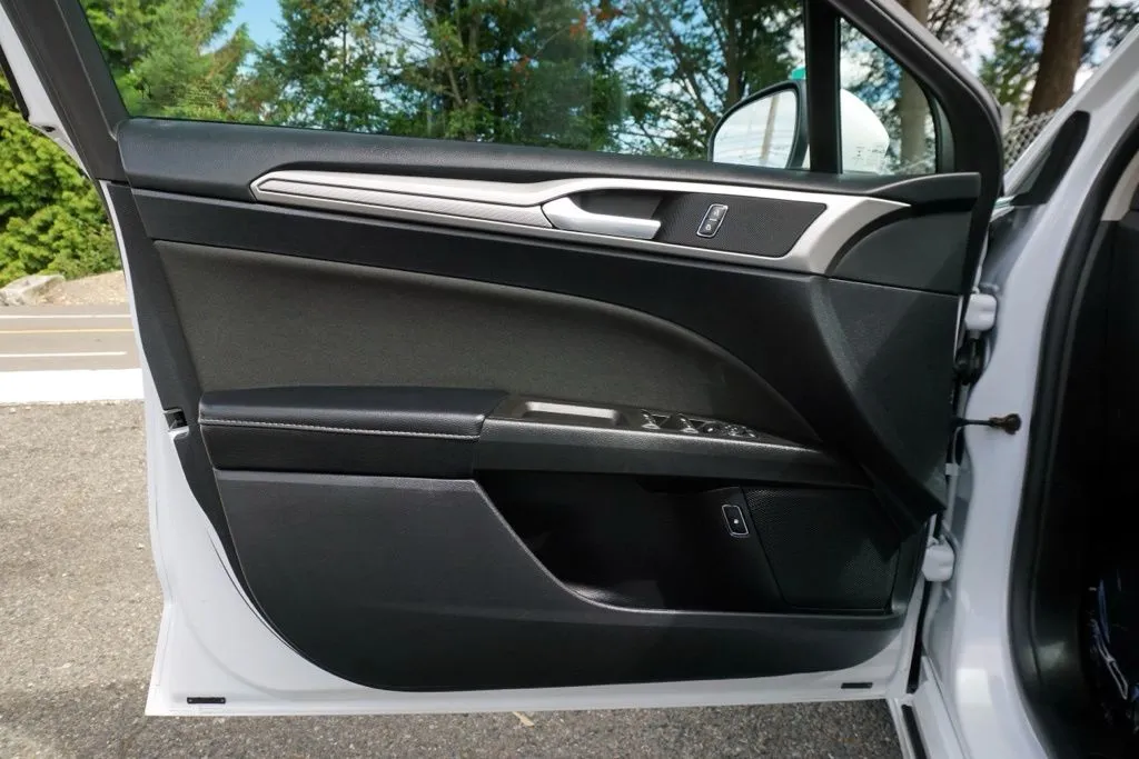 Ford Fusion photo 12
