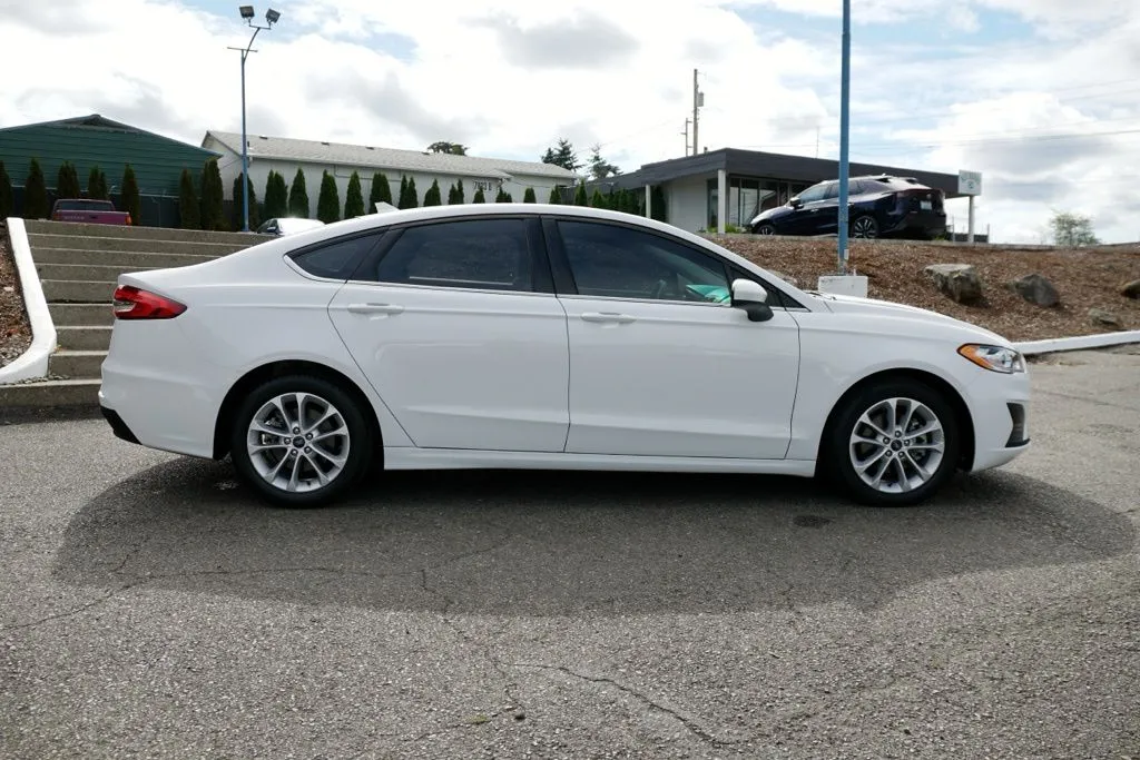 Ford Fusion photo 6