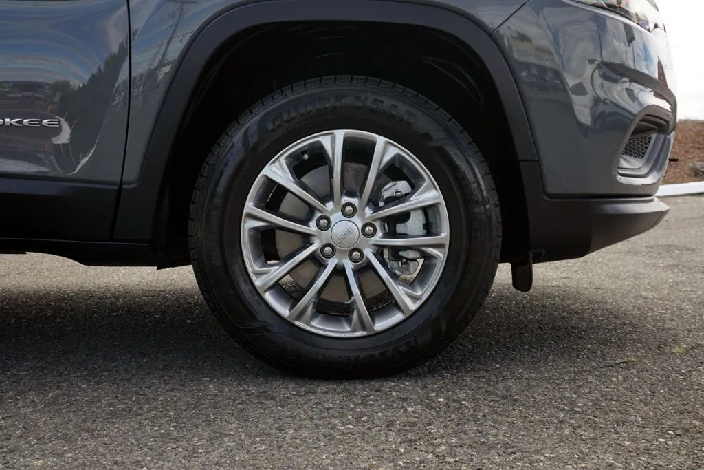 Jeep Cherokee photo 9