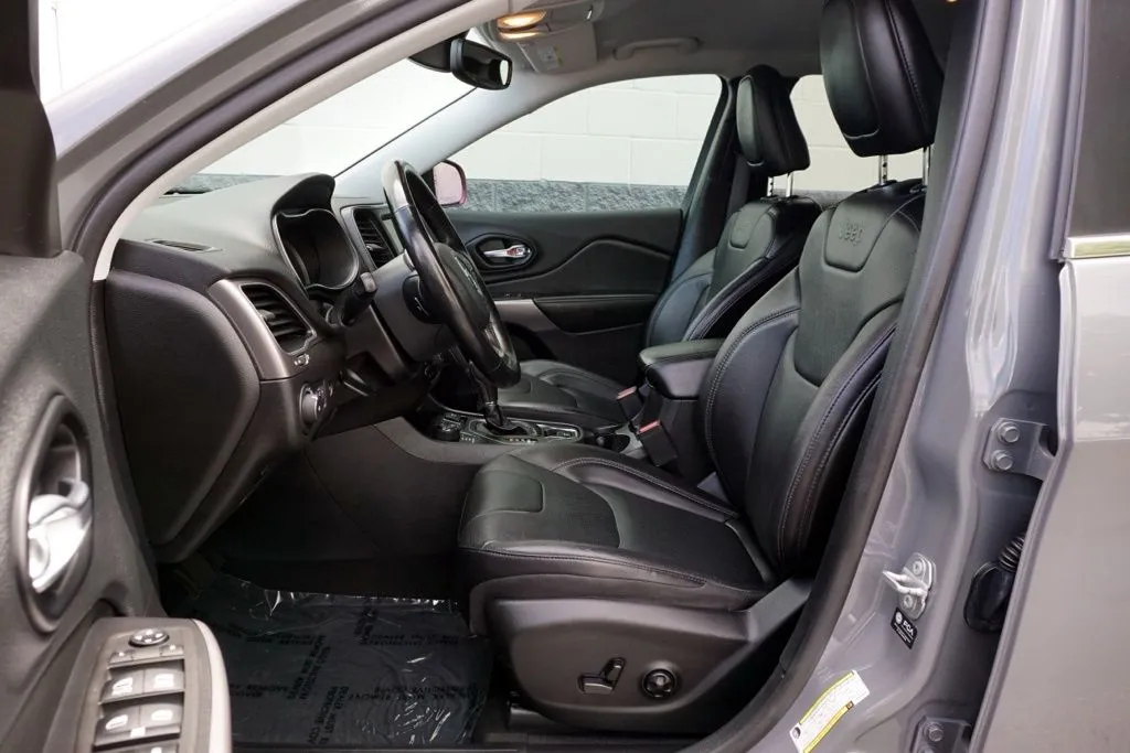 Jeep Cherokee photo 16