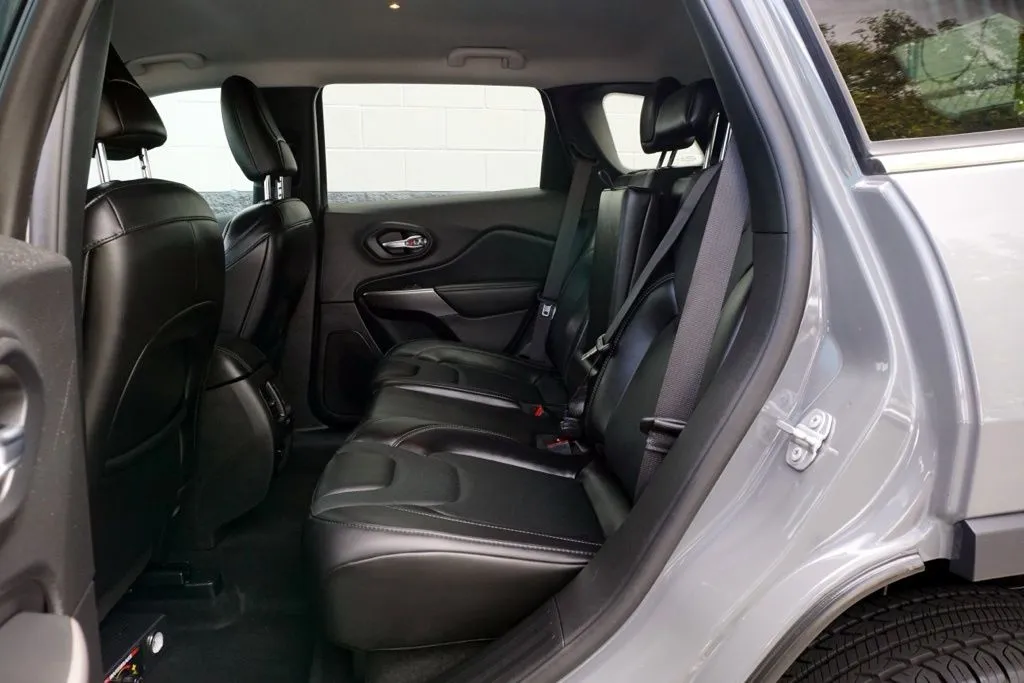 Jeep Cherokee photo 17