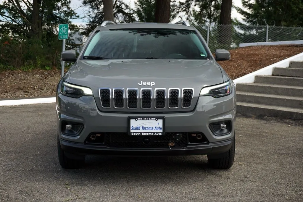 Jeep Cherokee photo 2
