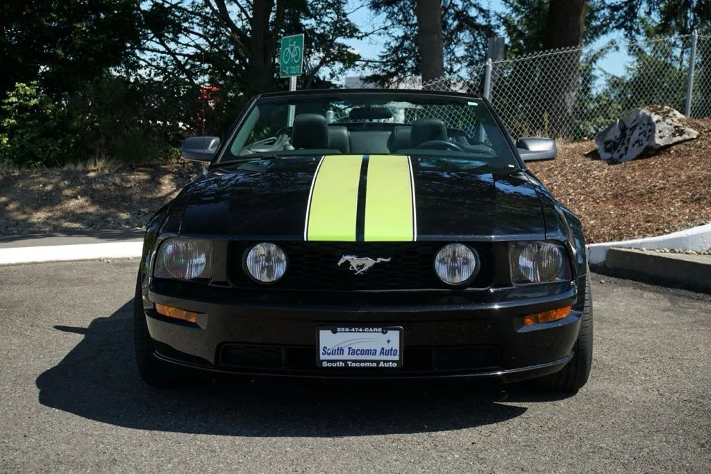 Ford Mustang photo 2