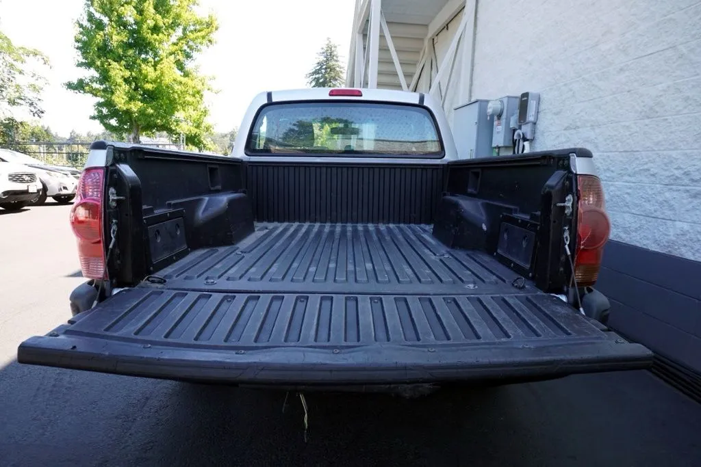 Toyota Tacoma photo 3