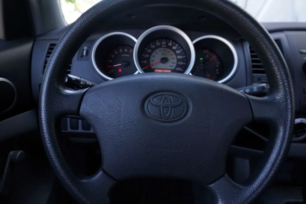 Toyota Tacoma photo 12