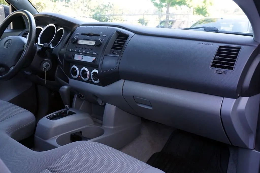 Toyota Tacoma photo 15