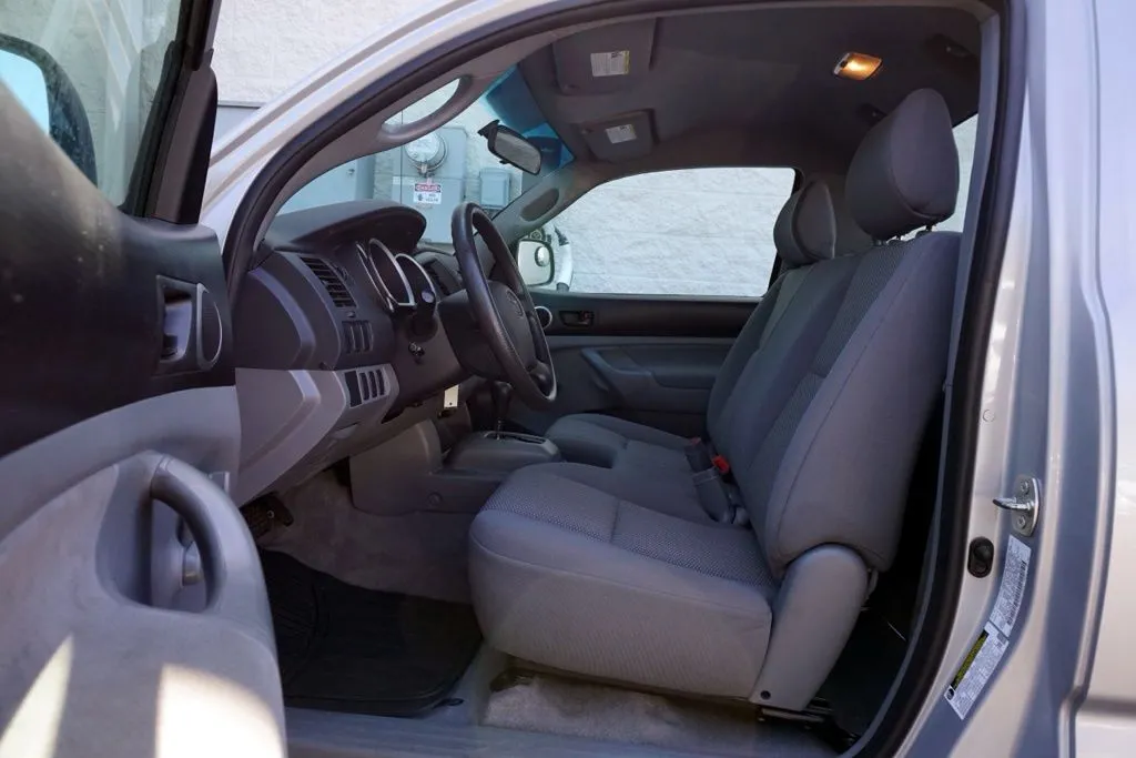 Toyota Tacoma photo 13