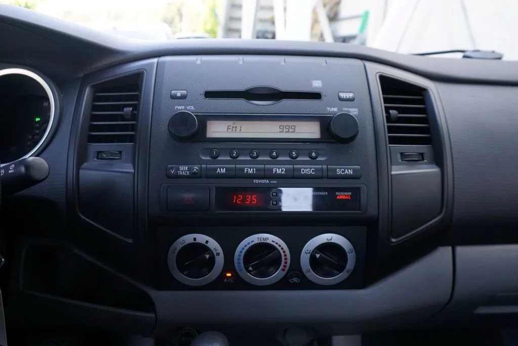 Toyota Tacoma photo 17