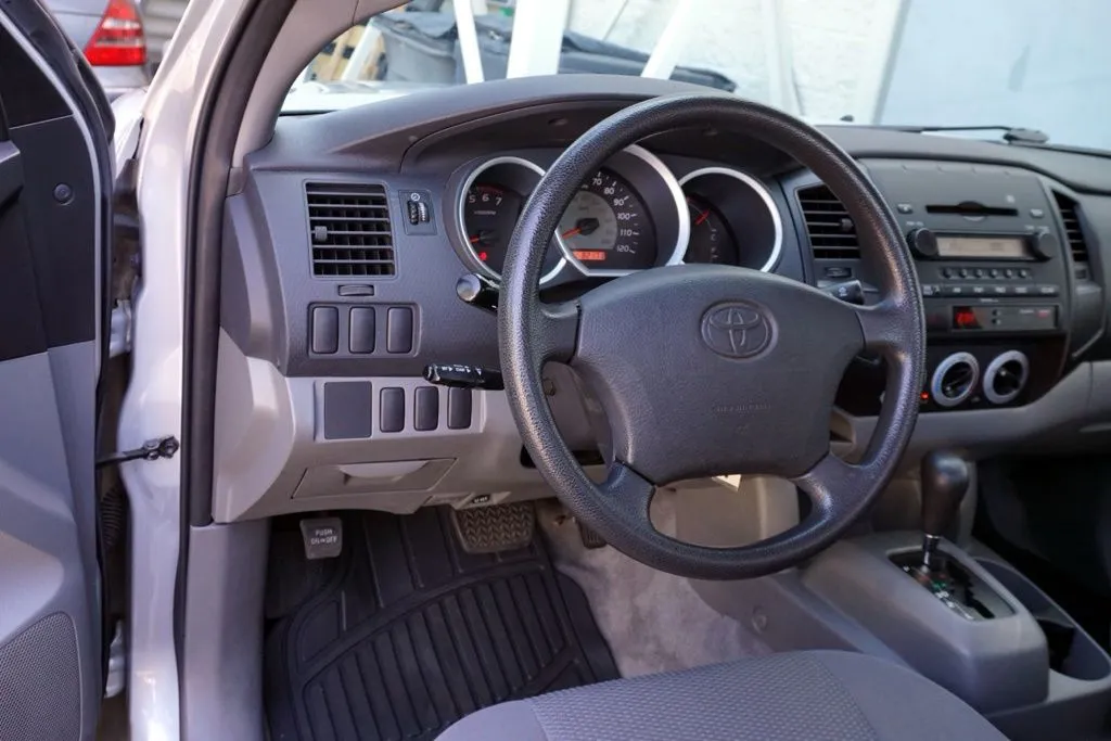 Toyota Tacoma photo 14