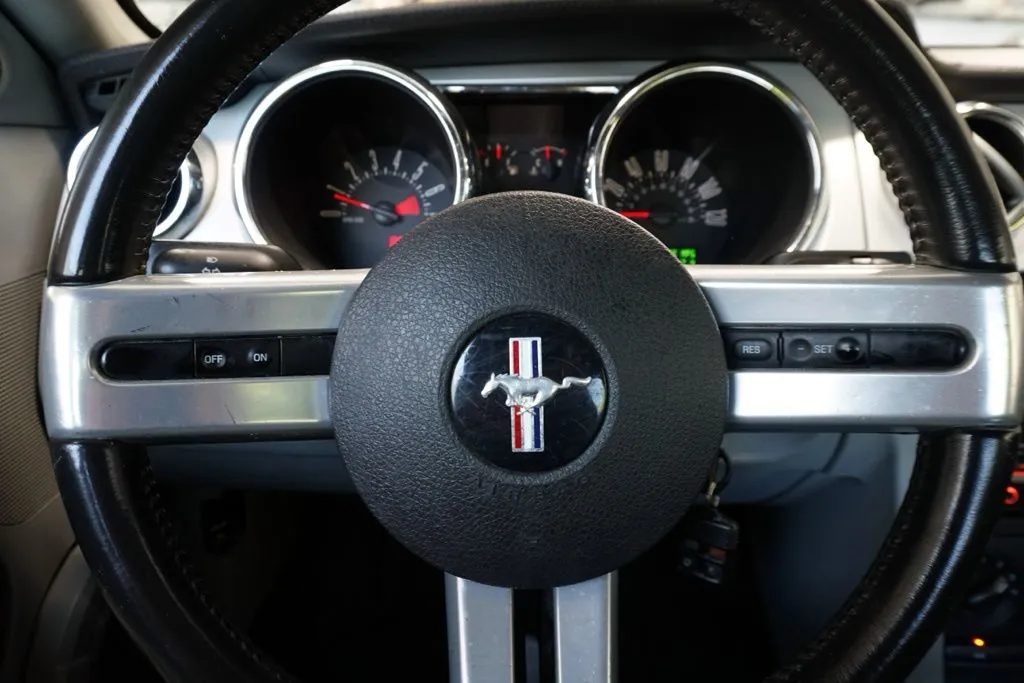 Ford Mustang photo 12