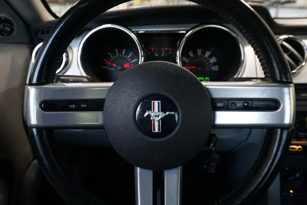 Ford Mustang photo 16