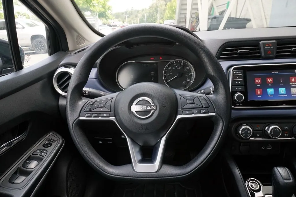 Nissan Versa photo 12
