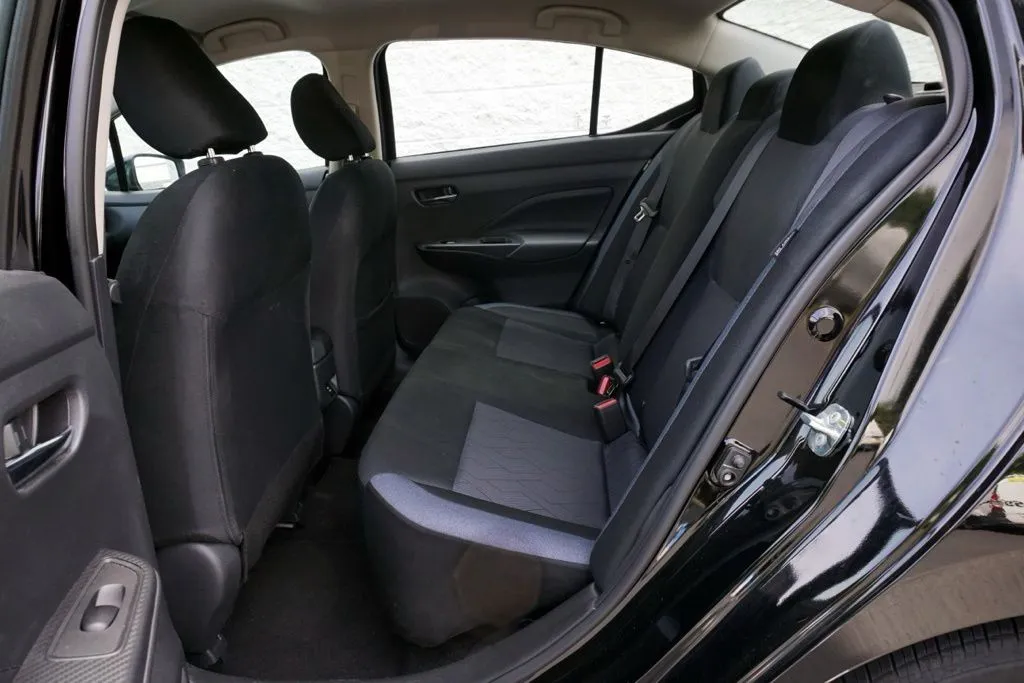 Nissan Versa photo 14