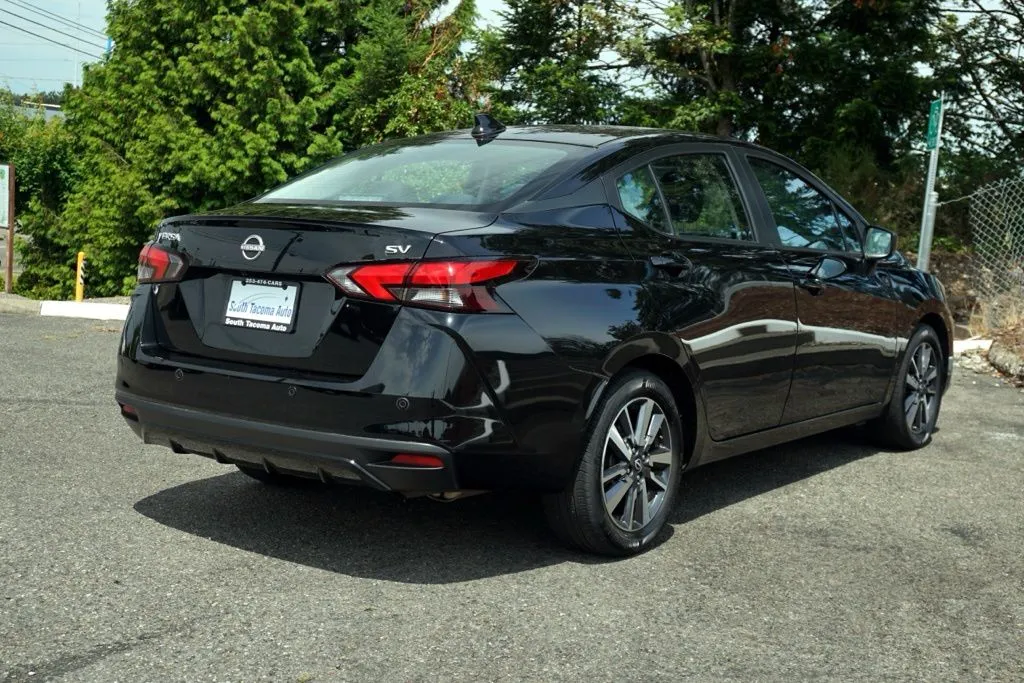 Nissan Versa photo 6