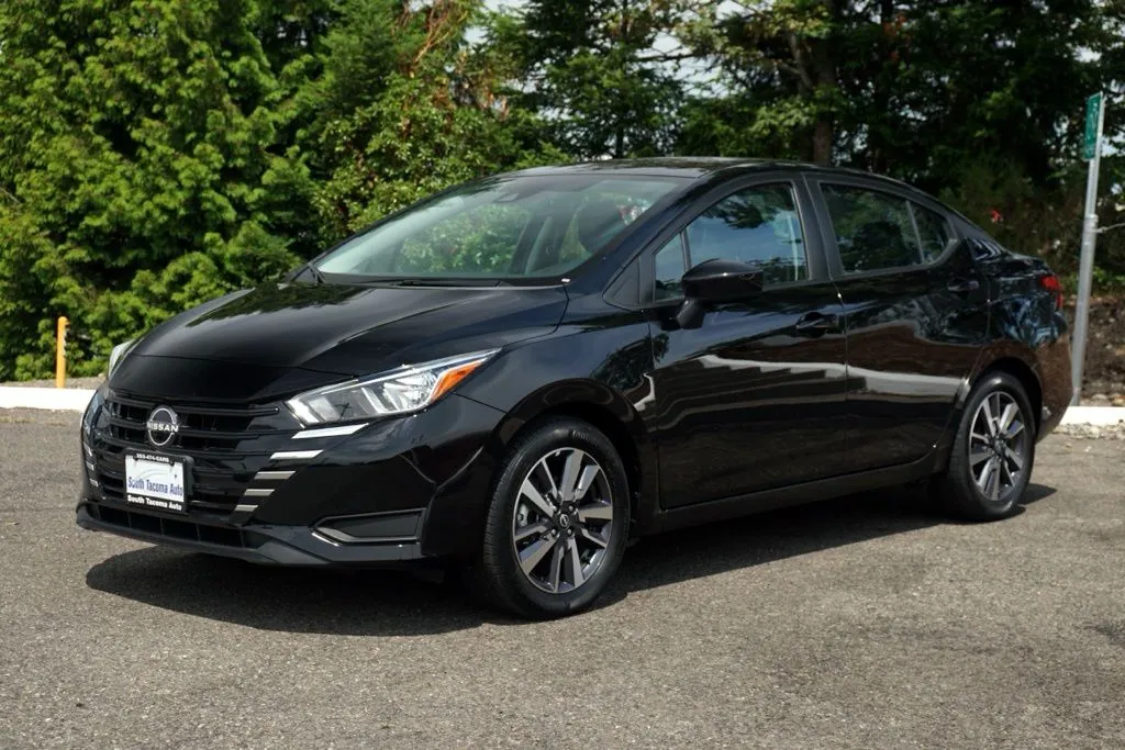 Nissan Versa photo 4