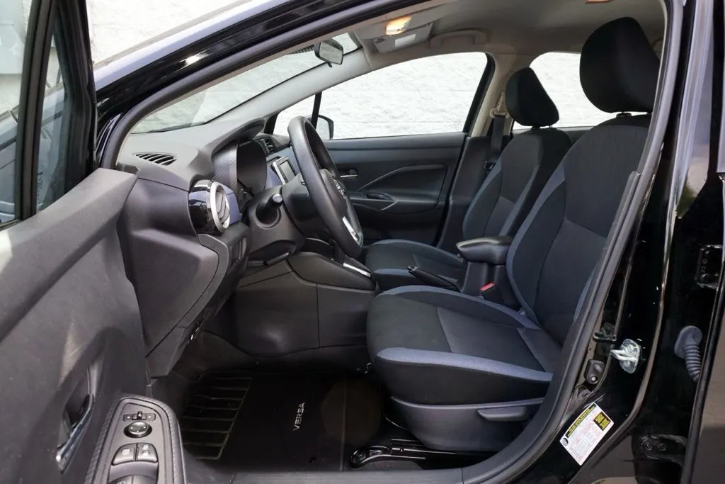 Nissan Versa photo 13