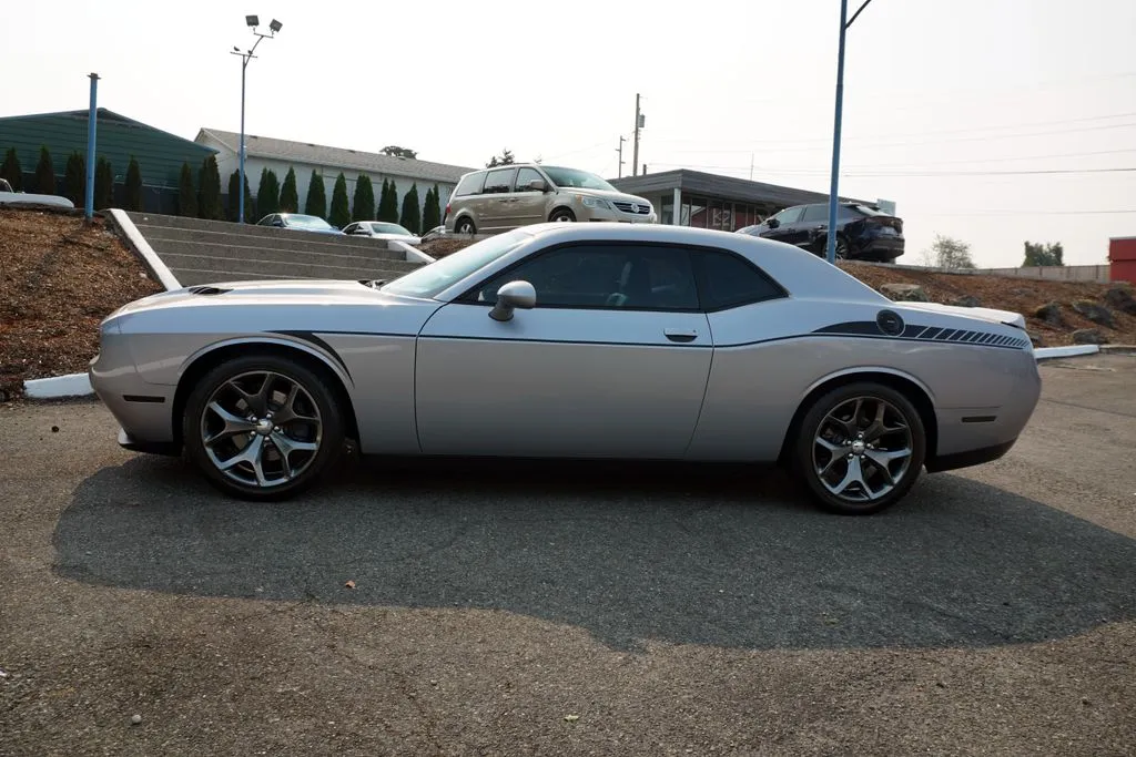 Dodge Challenger photo 8
