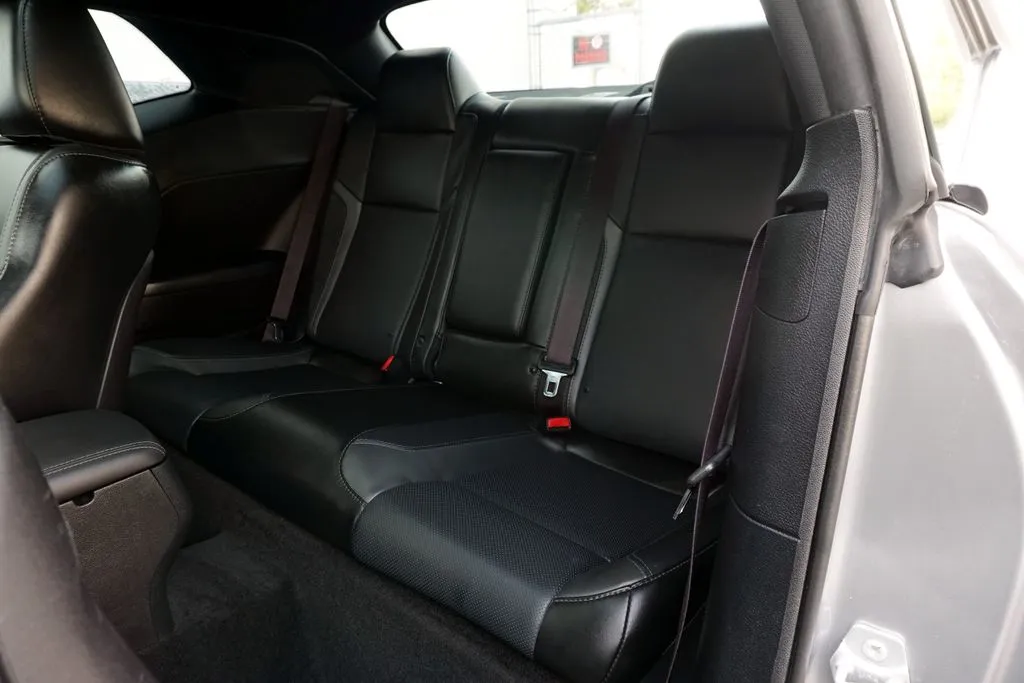 Dodge Challenger photo 19