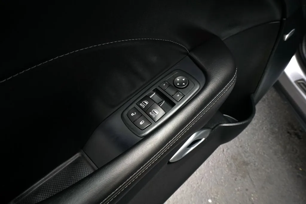 Dodge Challenger photo 15