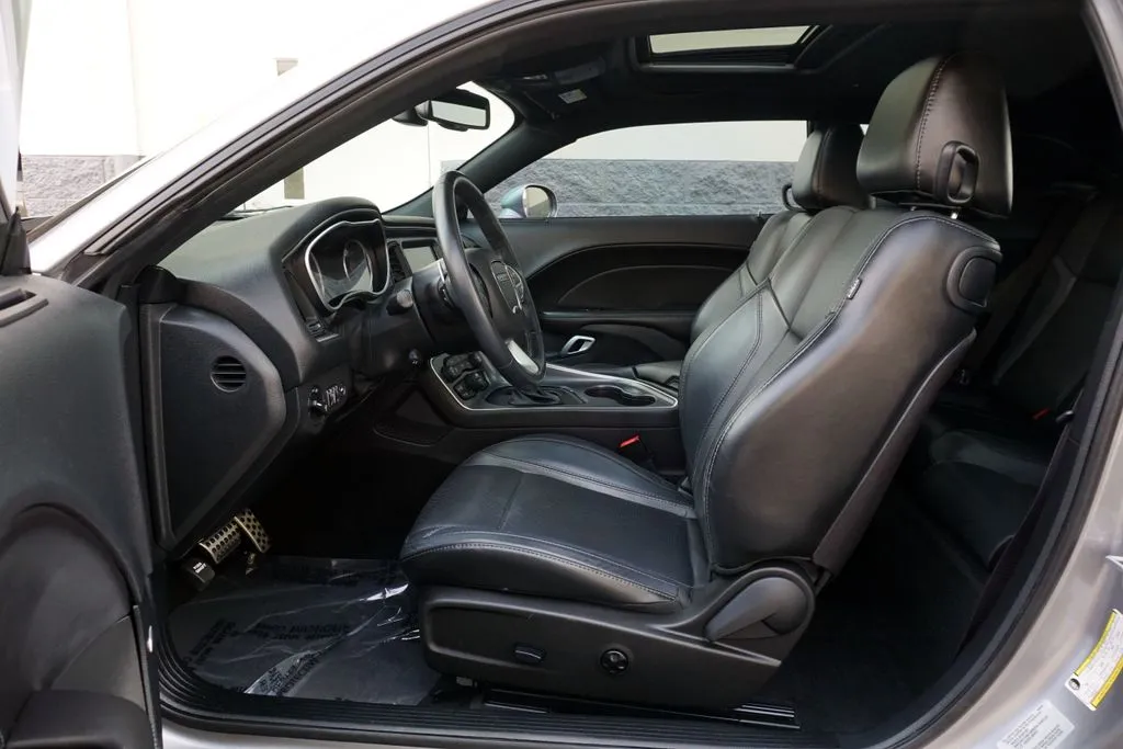 Dodge Challenger photo 17