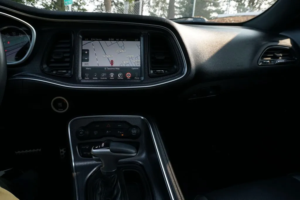 Dodge Challenger photo 25