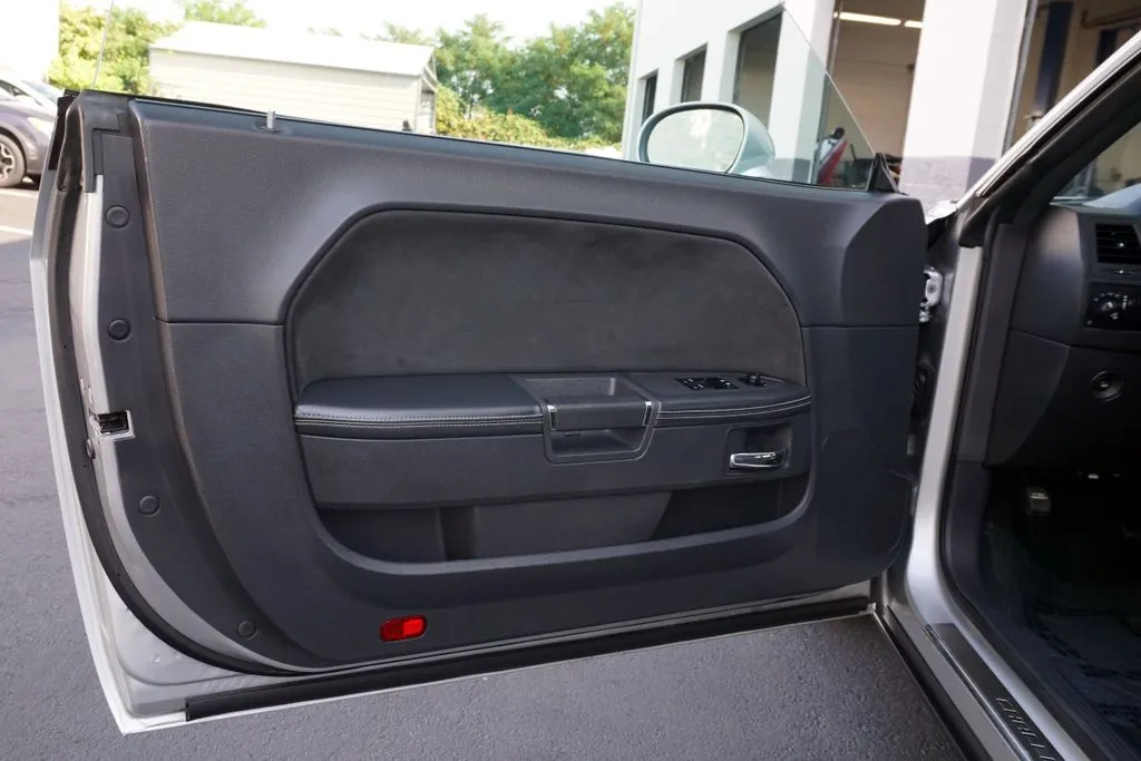 Dodge Challenger photo 18