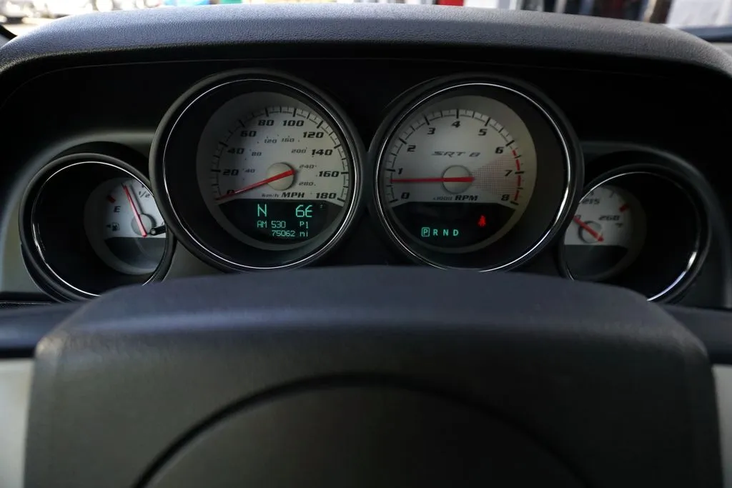 Dodge Challenger photo 28