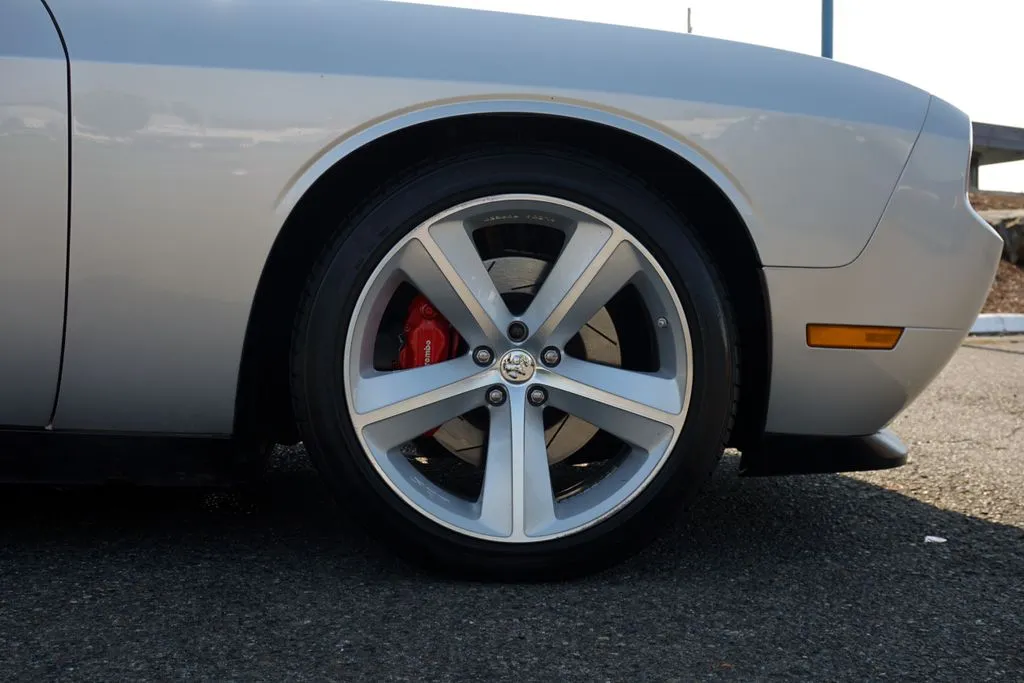 Dodge Challenger photo 9