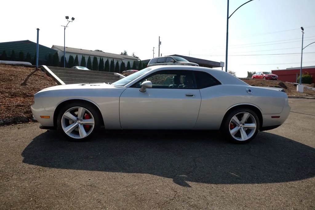 Dodge Challenger photo 8