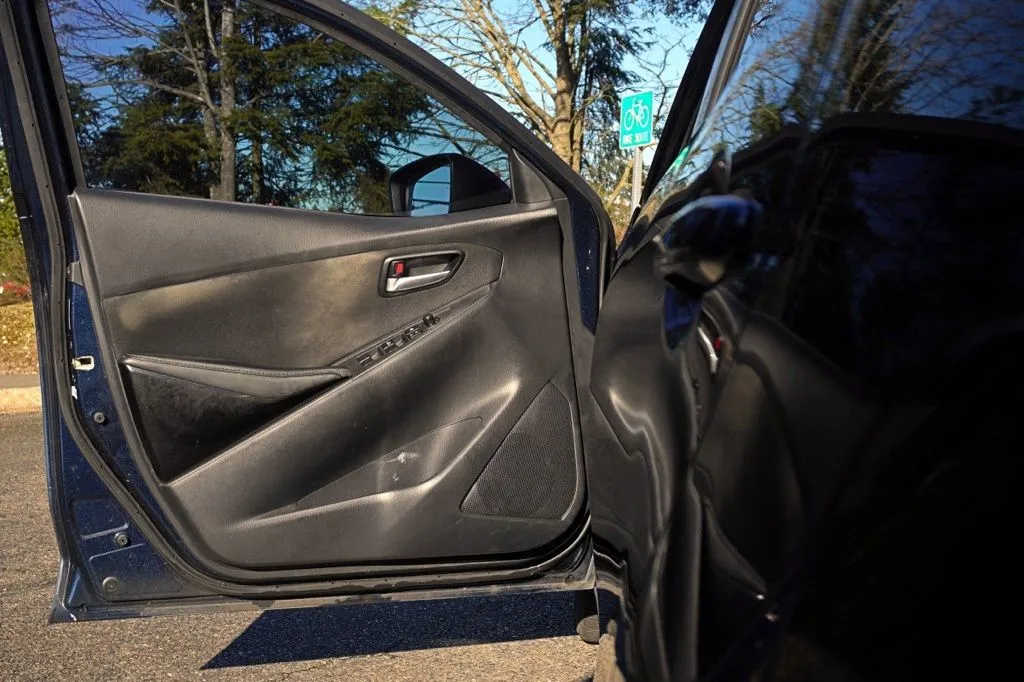 Toyota Yaris iA photo 10