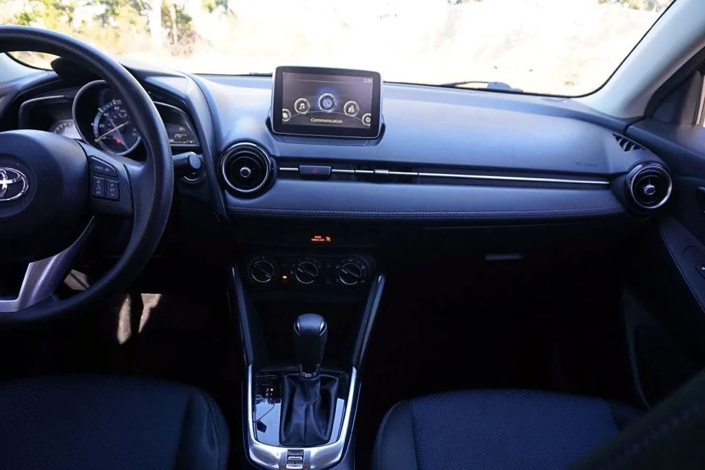 Toyota Yaris iA photo 18