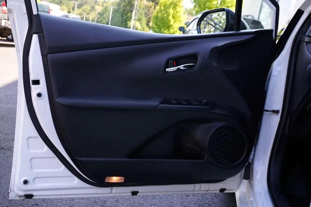 Toyota Prius photo 11