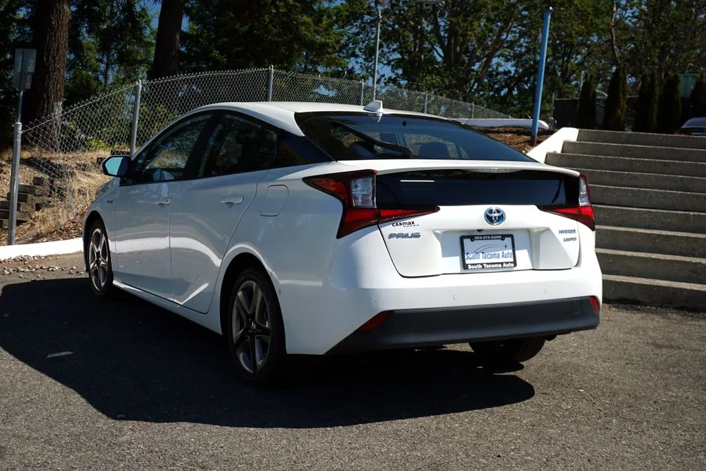 Toyota Prius photo 3