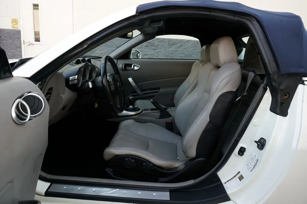 Nissan 350Z photo 12