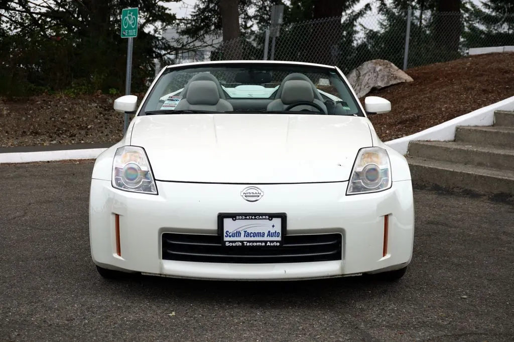 Nissan 350Z photo 2