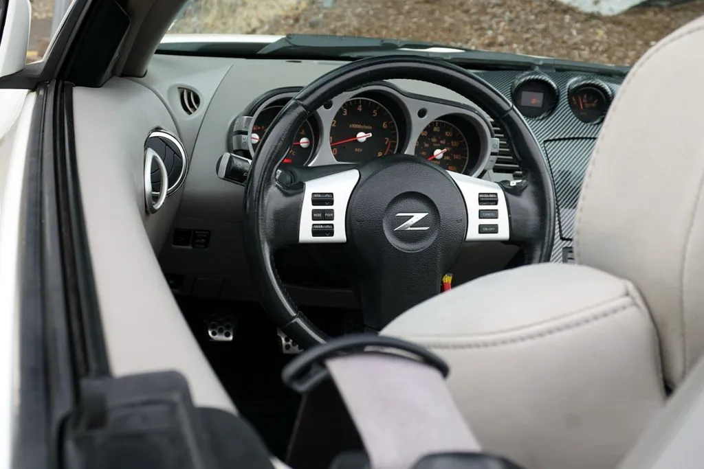 Nissan 350Z photo 18