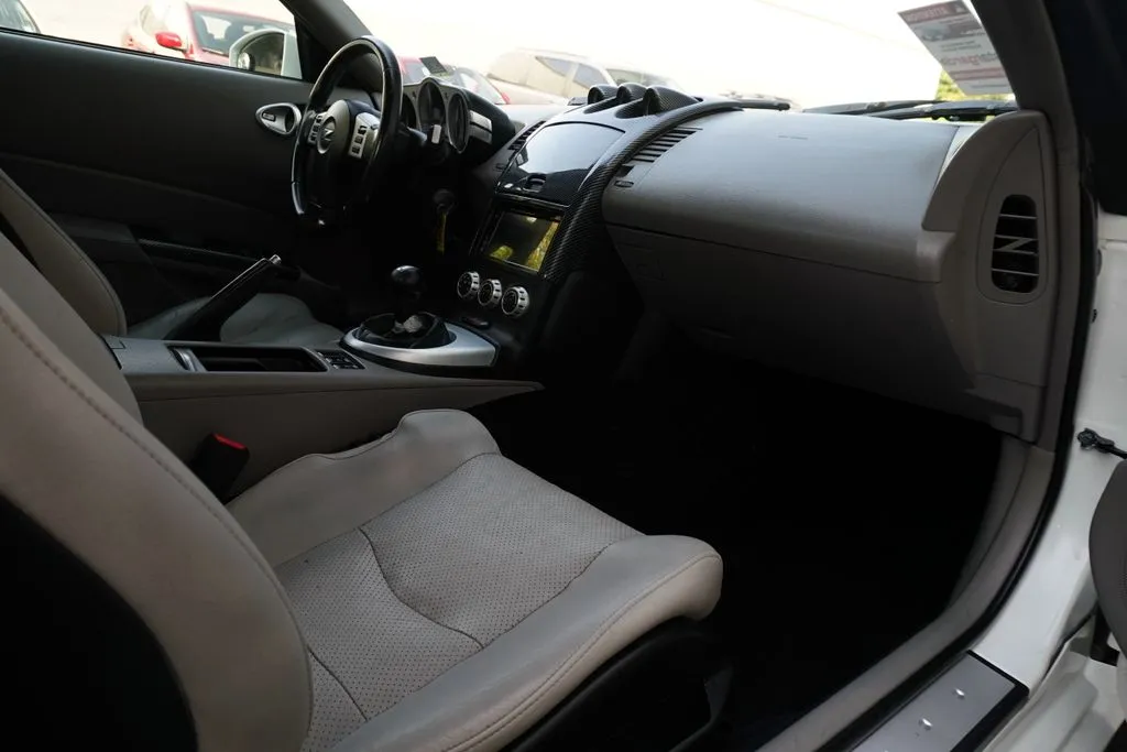 Nissan 350Z photo 17
