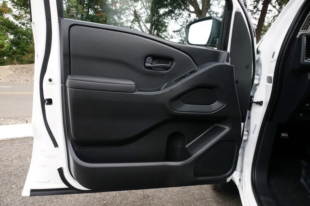 Nissan Frontier photo 13