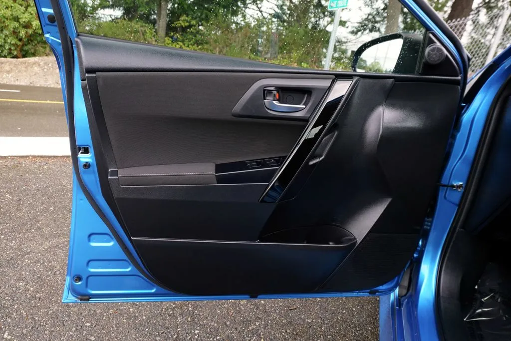 Scion iM photo 12