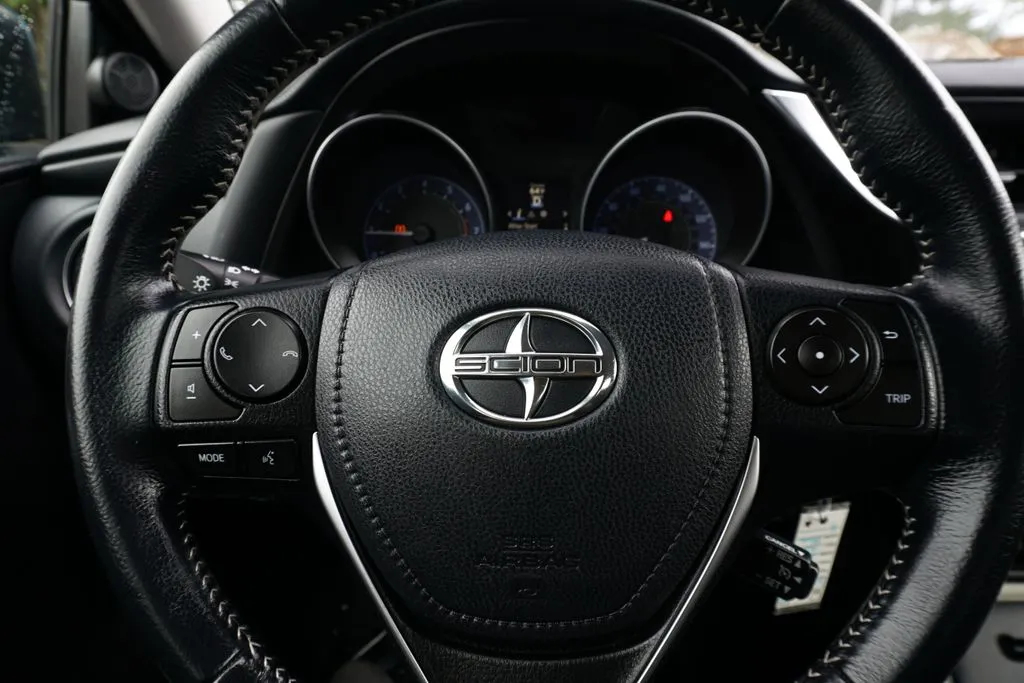 Scion iM photo 20
