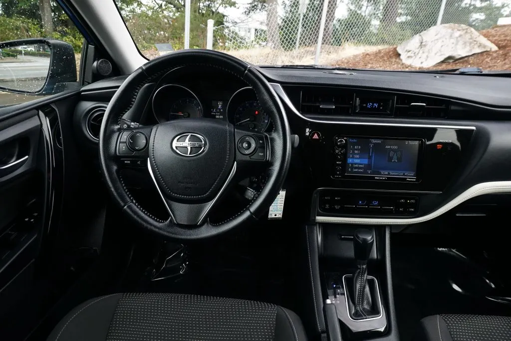 Scion iM photo 21