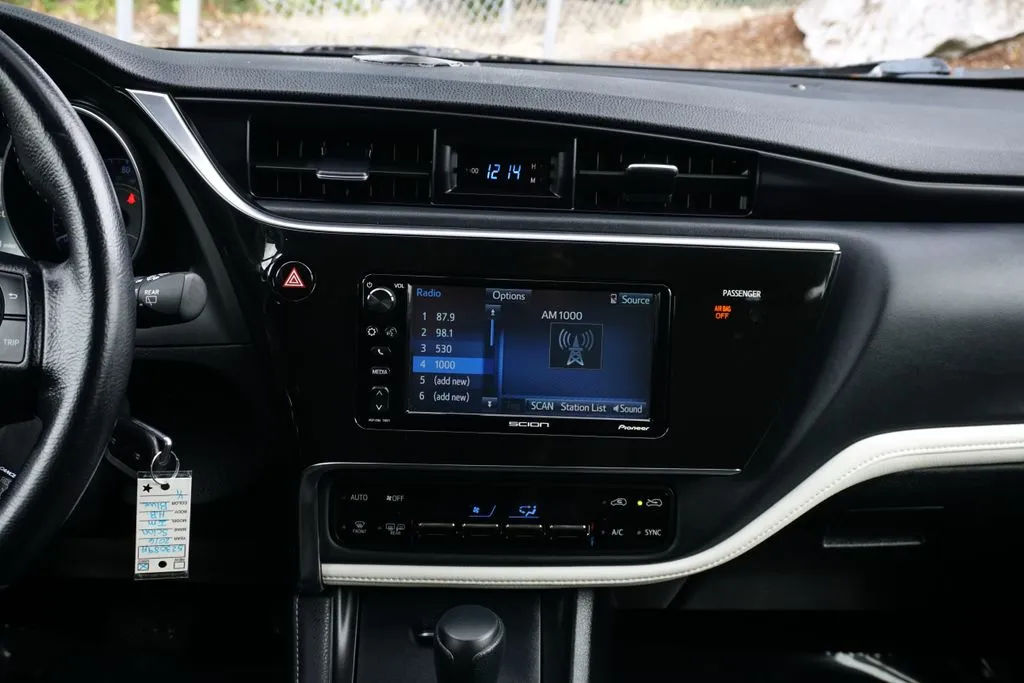 Scion iM photo 25